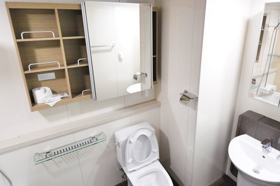 Was tun bei Schimmelbildung an der Badezimmerdecke über der Dusche