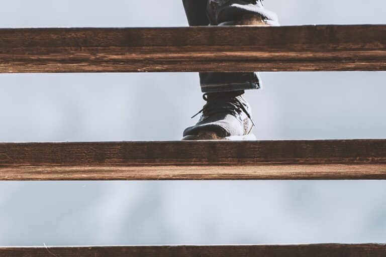 Wie befestige ich eine lose Treppenstufe sicher