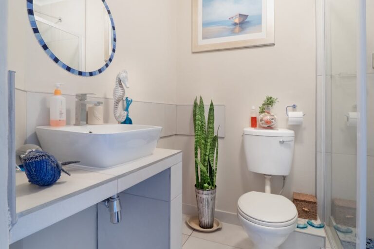 Wie repariere ich eine gerissene Fliese im Badezimmerboden