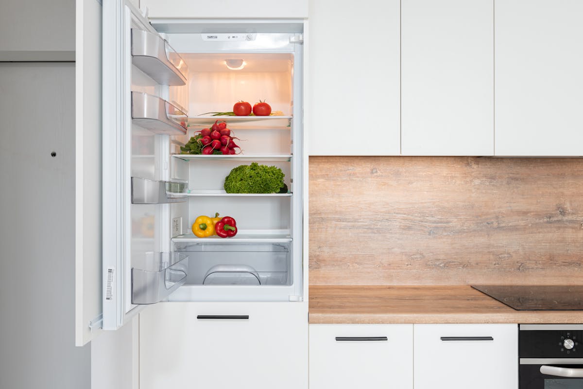 Warum läuft mein Kühlschrank ständig und wie kann ich das Problem beheben