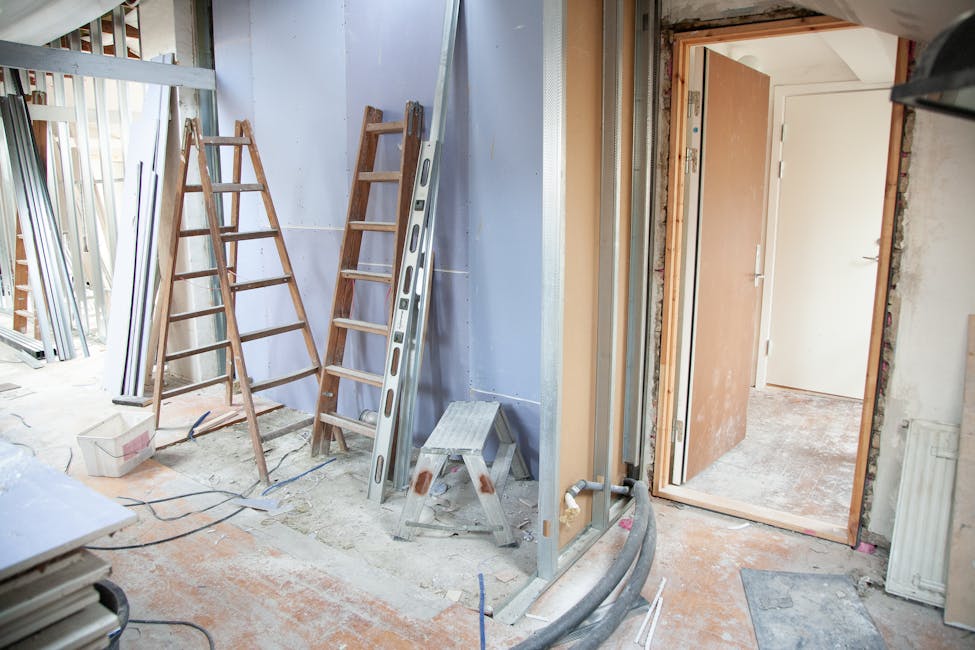 Wie entferne ich alte Tapetenrückstände von Betonwänden
