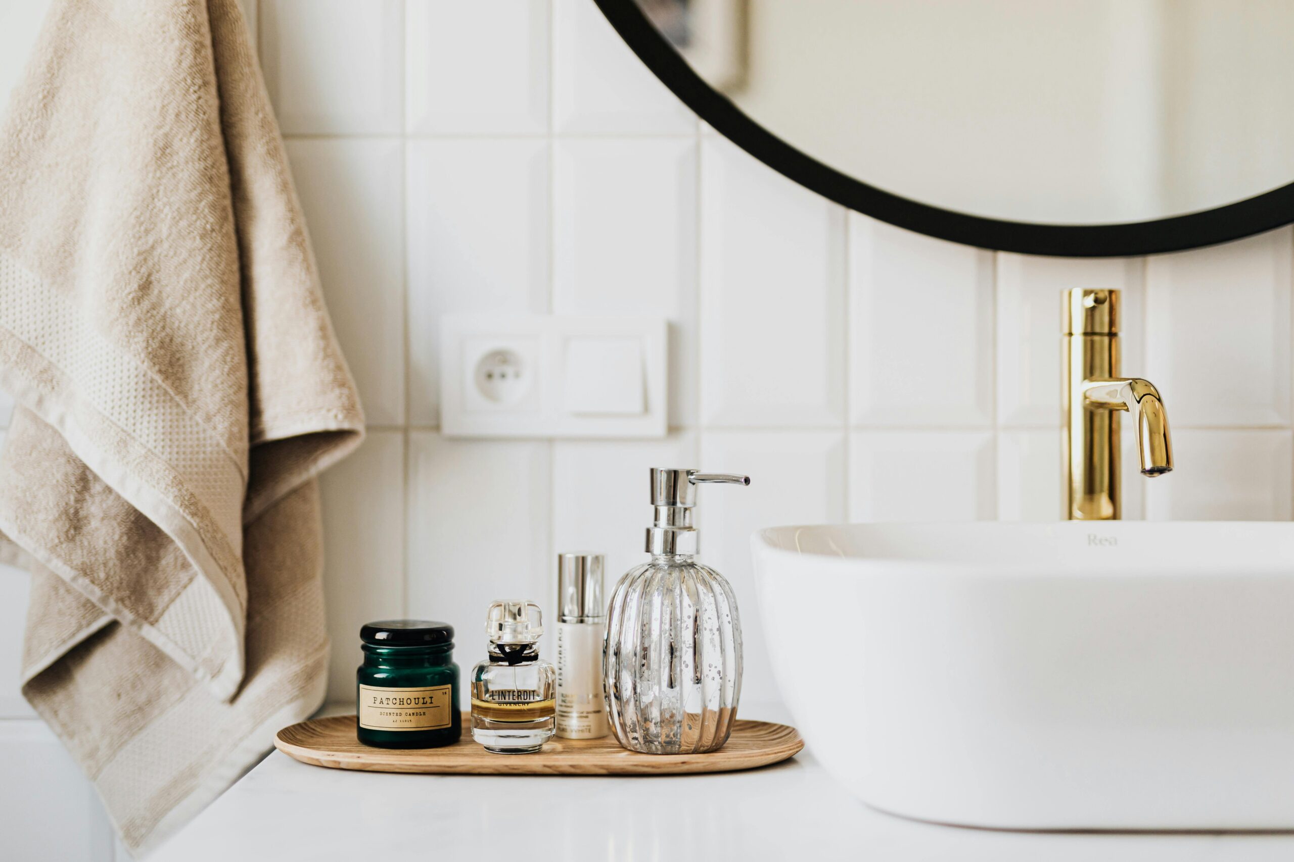 Wie installiere ich eine neue Steckdose im Badezimmer?