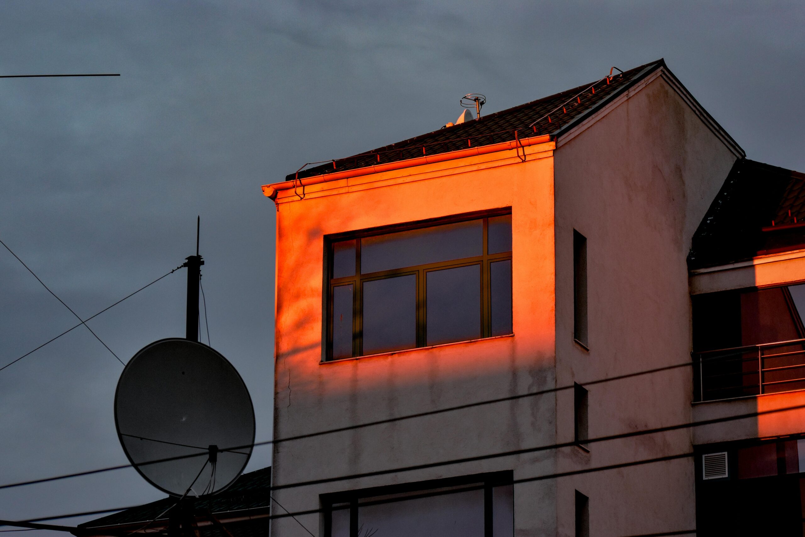 Wie installiere ich eine neue Satellitenschüssel?