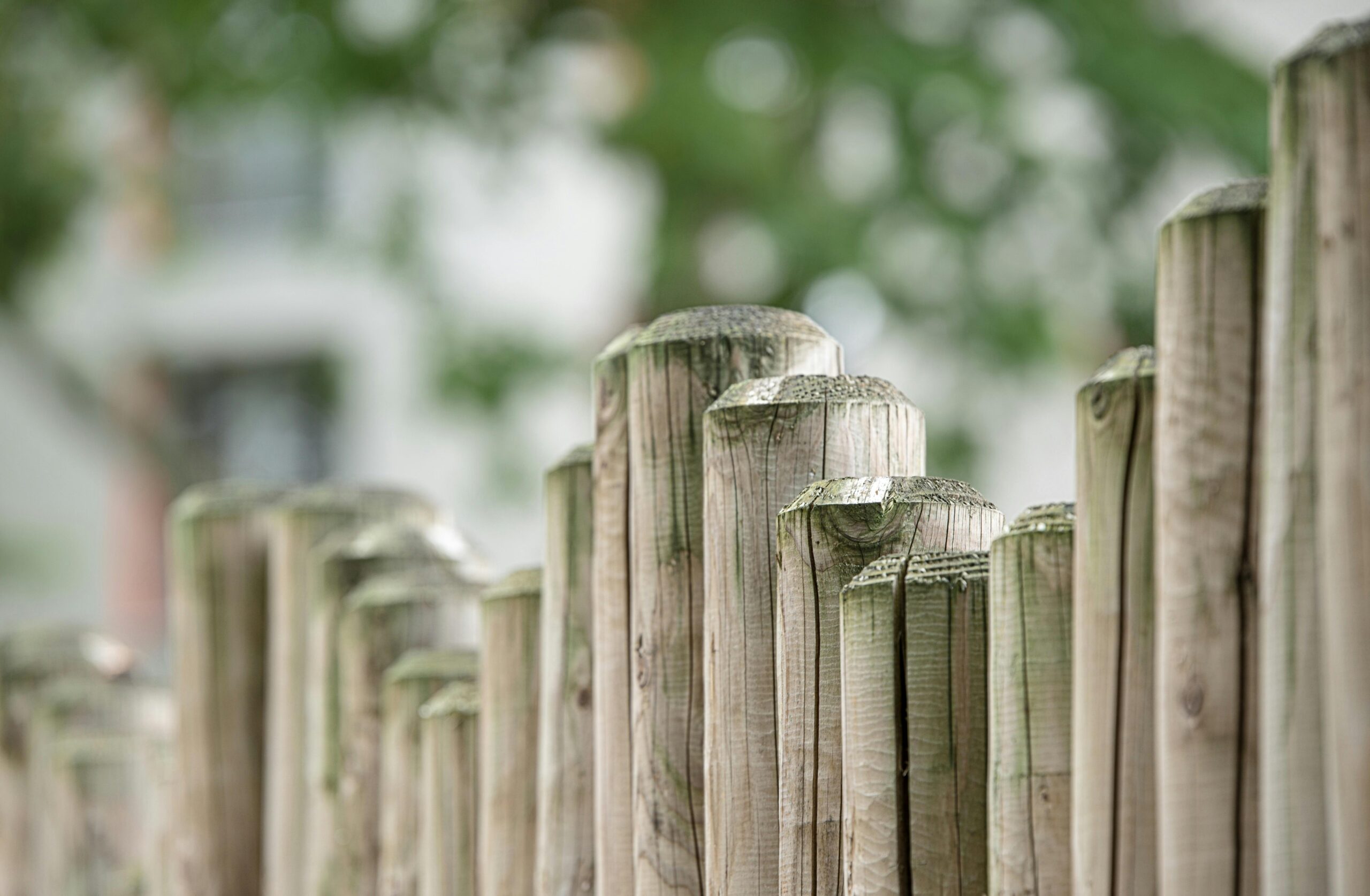 Was kann man tun, wenn der Gartenzaun wackelt?