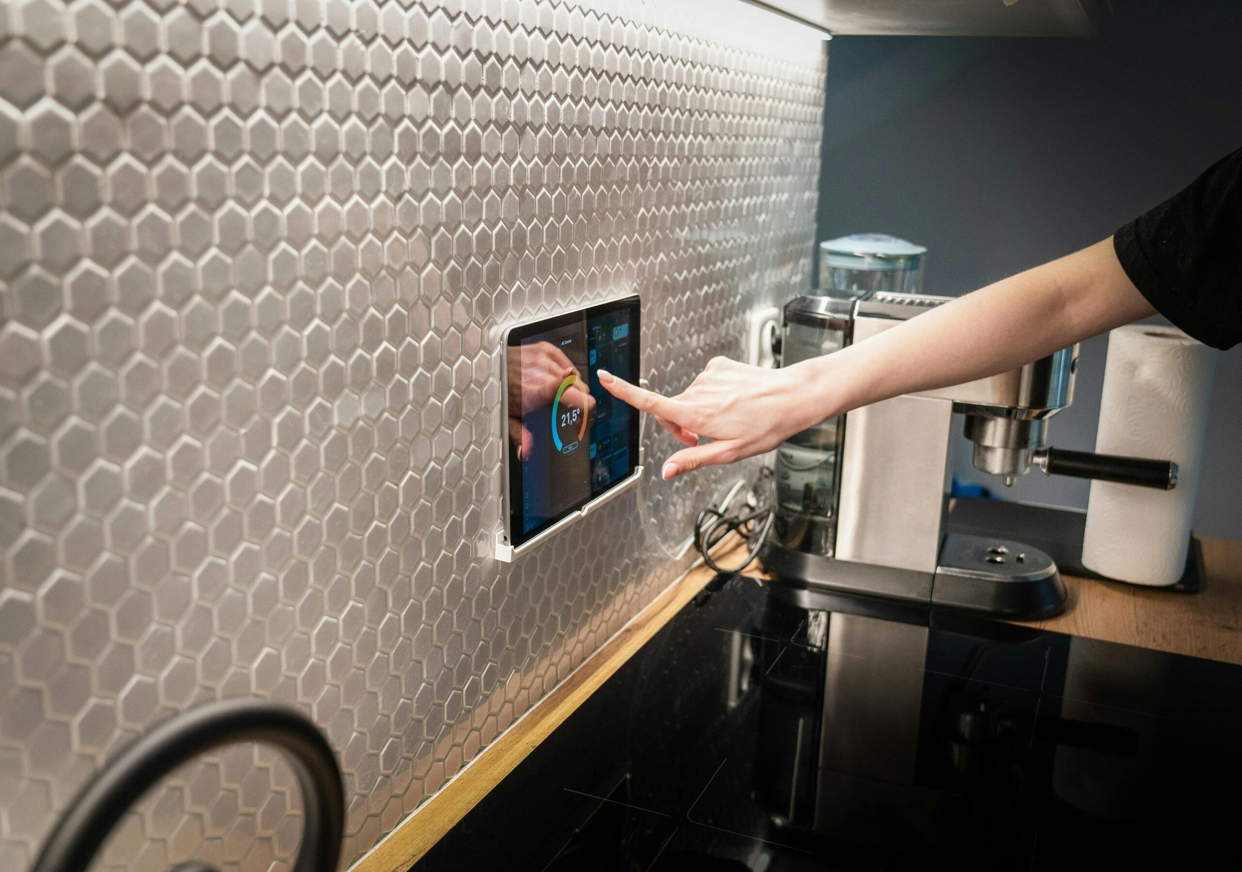 Welche technischen Vorgaben gelten für die Integration von Smart-Home-Systemen?
