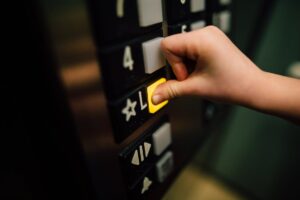 Was kostet ein Lastenaufzug für ein Mehrfamilienhaus